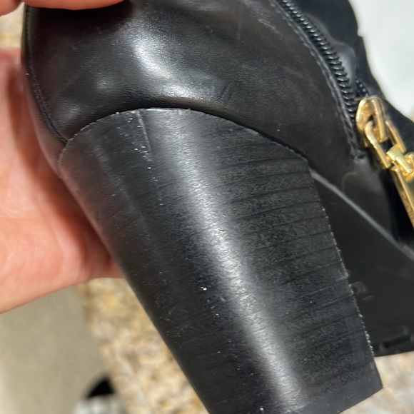 Tahari ankle boots never been worn just a little fault underneath shown in pic - Picture 9 of 11